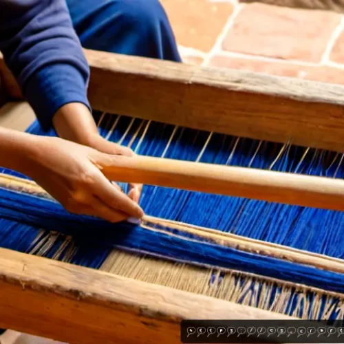 Home 17 수공예 기법 - Photorealistic close-up of an artisan in Oaxaca, Mexico, weaving a vibrant wool textile on a traditi...